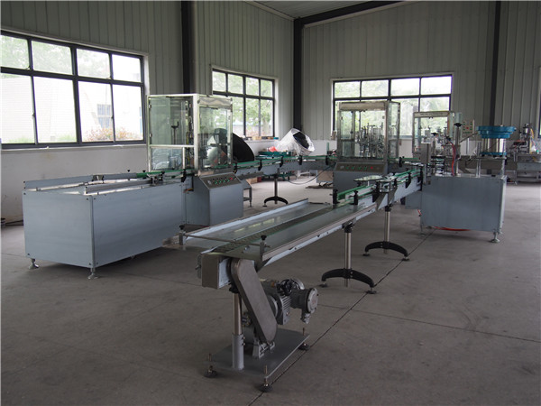 Tự động đổ dầu gội và đóng nắp